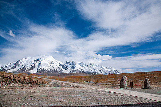 新疆帕米尔高原慕士塔格冰川公园