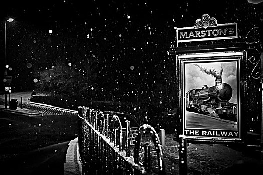 铁路,酒吧,标识,夜晚,旁侧,车站,落下,雪,约克郡,英国