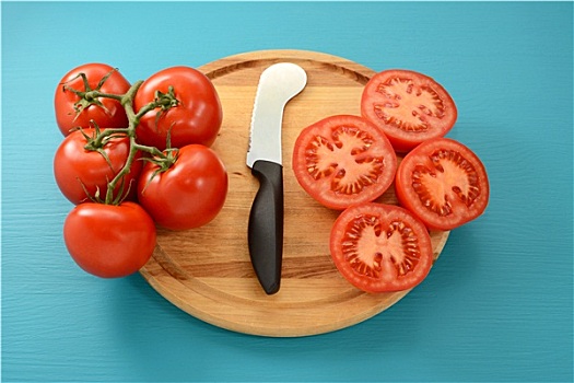 切,西红柿茎,刀,木板