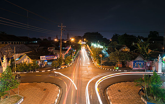 交叉,街道,夜晚,亮光,条纹,模糊,车灯,日惹,爪哇,印度尼西亚,亚洲