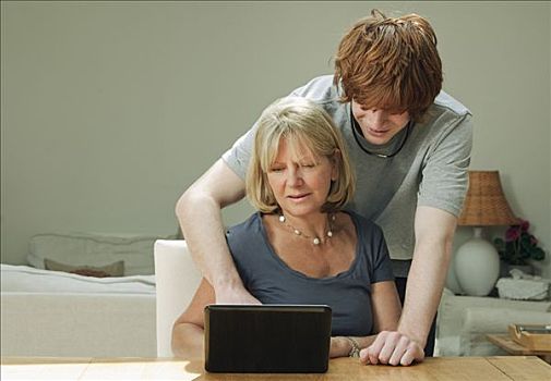 儿子,帮助,母亲,笔记本电脑