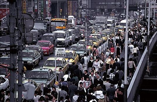 日本,东京,新宿,街道,塞车,路人,行人,人行道,人,日本人,男人,女人,汽车,高峰时间