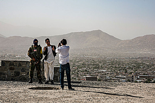 人,拿,军人,顶端,游泳池,山,喀布尔,阿富汗