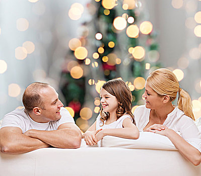 家庭,孩子,休假,人,微笑,母亲,父亲,小女孩,上方,圣诞树,背景