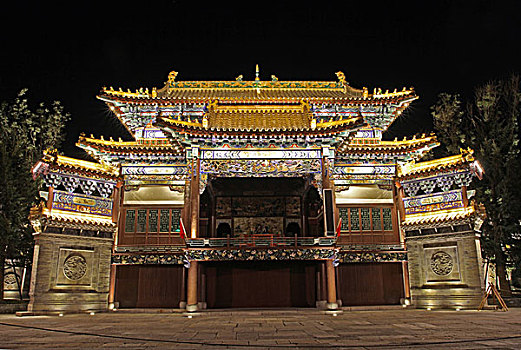 北京古北水镇牌坊戏楼