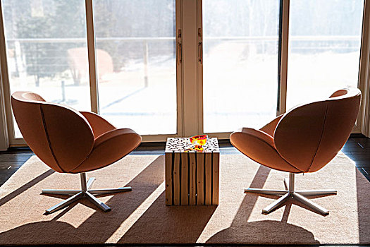 两个,现代,橙色,旋轴,椅子