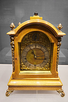 德国19世纪木制嵌铜饰座钟