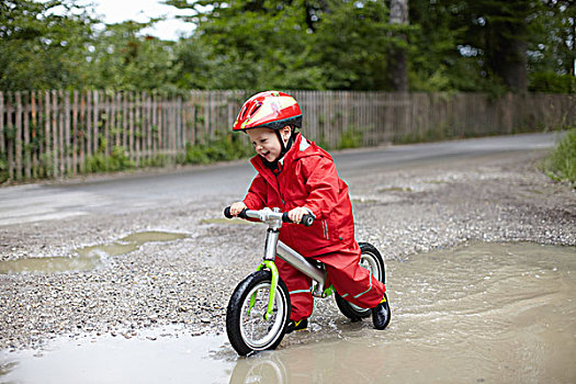 微笑,男孩,骑自行车,水坑