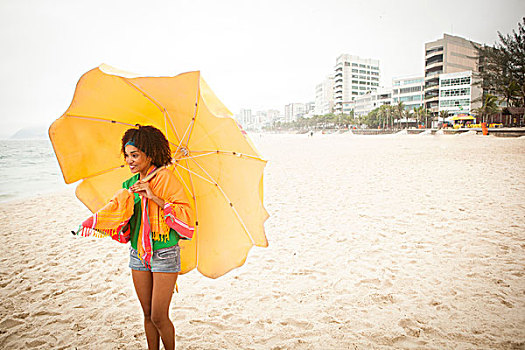 美女,姿势,伞,海滩,里约热内卢,巴西