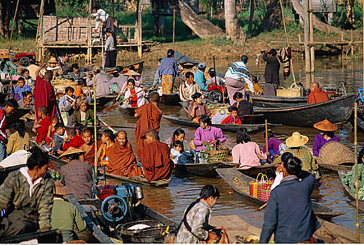 人,水上市场,茵莱湖,缅甸
