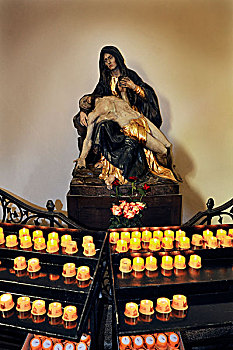 圣母哀子像,祈愿用具,蜡烛,教堂,神圣,维克托阿灵广场集市,慕尼黑,巴伐利亚,德国,欧洲