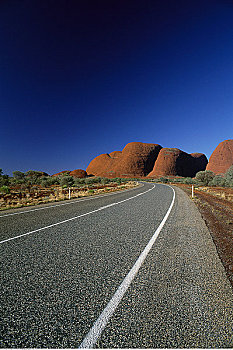 奥加斯石群,道路,乌卢鲁国家公园,北领地州,澳大利亚