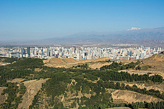 雅山拍摄乌鲁木齐城市风光