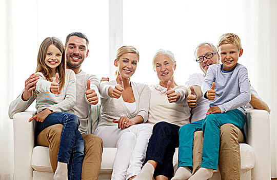 家庭,高兴,人,概念,幸福之家,坐,沙发,展示,竖大拇指,手势,在家