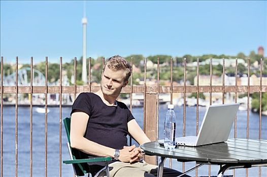 男青年,笔记本电脑,户外,咖啡,瑞典