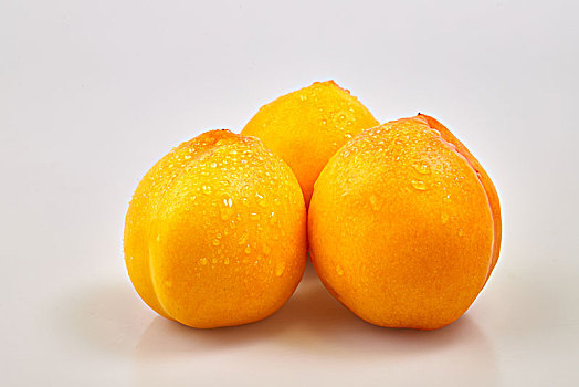 三个黄桃