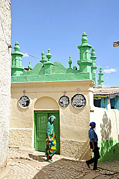 埃塞俄比亚,哈勒尔,两个女人,正面,小,白色,绿色,清真寺