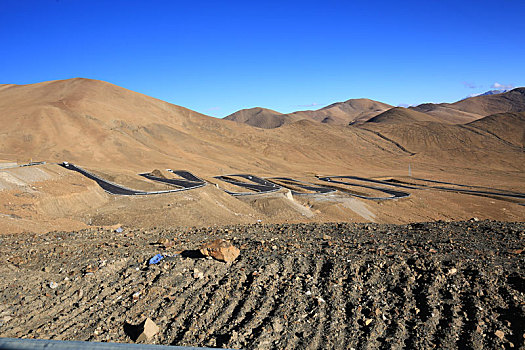 珠穆朗玛峰,盘山公路