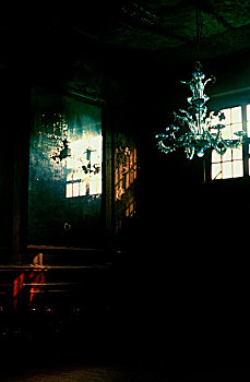 室内,暗色,尘土,早,舞厅,镜子,绿色的墙壁,吊灯,亮光,过滤,窗户,柏林,德国,2008年
