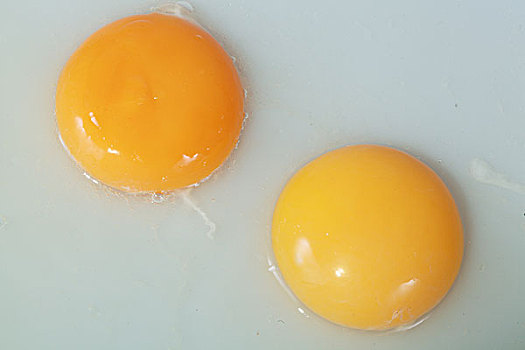 两个鸡蛋黄