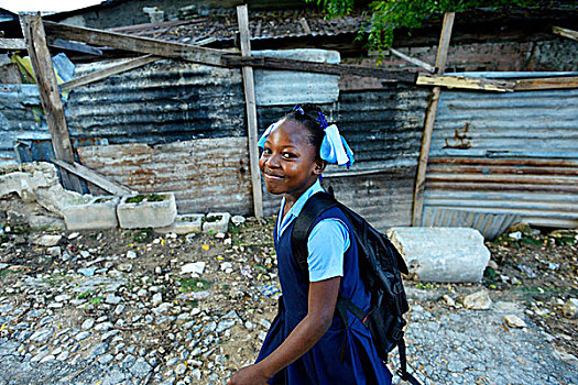 女孩,9岁,道路,学校,露营,地震,堡垒,国家,太子港,海地,北美