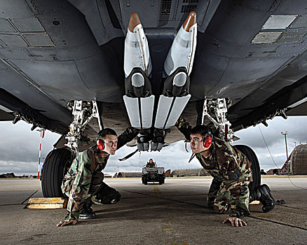 飞行员,检查,小,直径,炸弹,装载,f-15e,攻击鹰