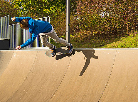 滑板,12岁,溜冰场,科隆,北莱茵威斯特伐利亚,德国,欧洲