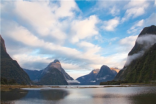 米尔福德峡湾,新西兰