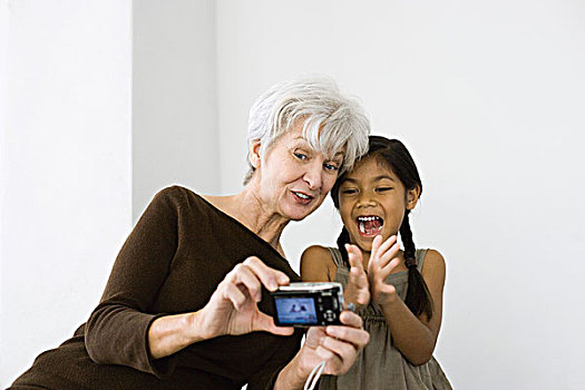 老年,女人,摄影,孙女,数码相机,笑