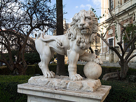 西班牙塞维利亚街头狮子塑像