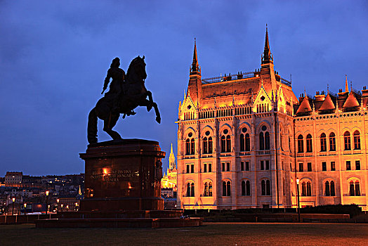 光亮,国会大厦,骑马雕像,黄昏,布达佩斯,匈牙利,欧洲