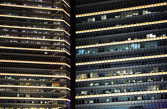 城市办公楼银行大楼夜景特写