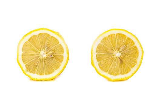 两片圆形的柠檬片放置在白色的背景中