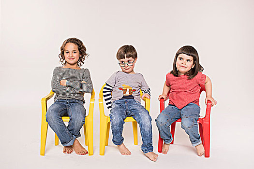头像,三个孩子,坐,彩色,椅子,棚拍
