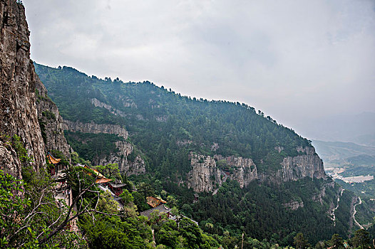 北岳恒山藏于群山间的大大小小的各式寺院庙宇