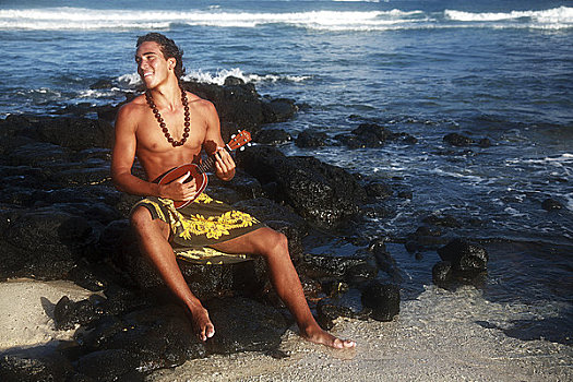 夏威夷,瓦胡岛,男青年,演奏,夏威夷四弦琴,岩石上,海滩