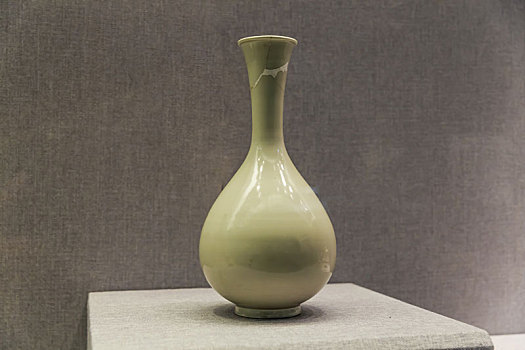 宋代白瓷玉壶春瓶,河南省洛阳博物馆馆藏文物