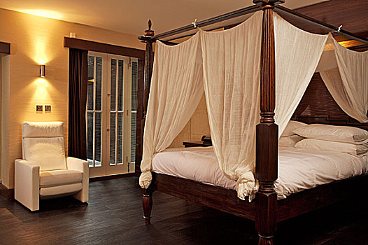 卧室,木质,四柱床,布帘