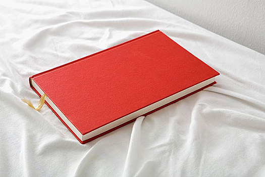 红色,书本,床