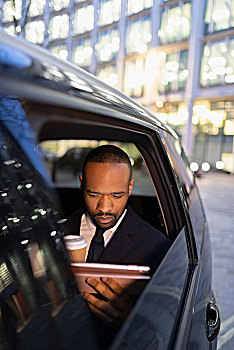 商务人士,喝咖啡,数码,出租车