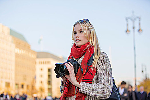 漂亮,金发女郎,数码相机,照相,城市,欧洲