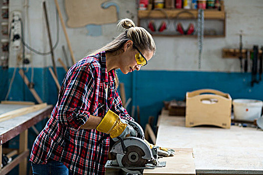 女性,木匠,竖锯,工作间