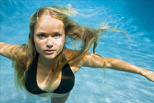 肖像,女青年,游泳