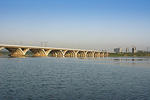 洛阳伊河修建的拱桥
