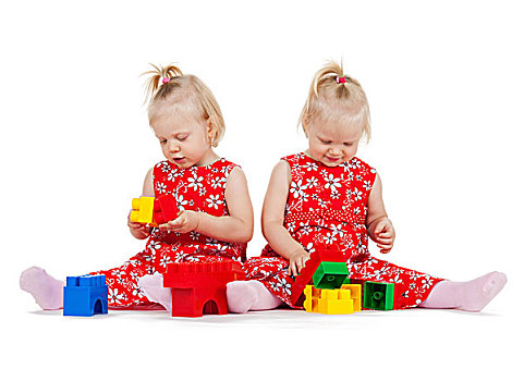 孩子,双胞胎,概念,两个,女孩,红色,服装,玩,积木