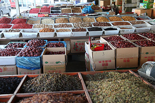 分门别类的新疆干果市场