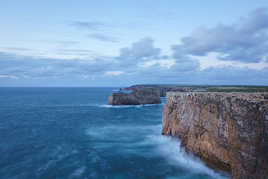 葡萄牙阿尔加维海岸线,葡萄牙南部最西端圣维森特角海洋风景