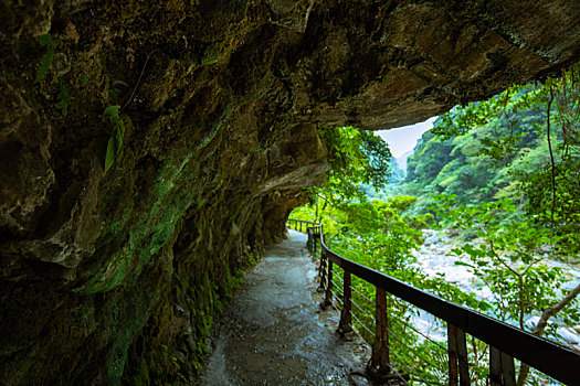 台湾花莲太鲁阁风景区著名的砂卡礑步道