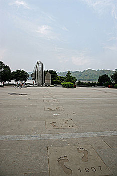 万里长江第一镇,李庄同济纪念广场与纪念碑