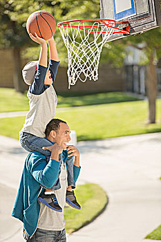 父子,玩,篮球,私家车道